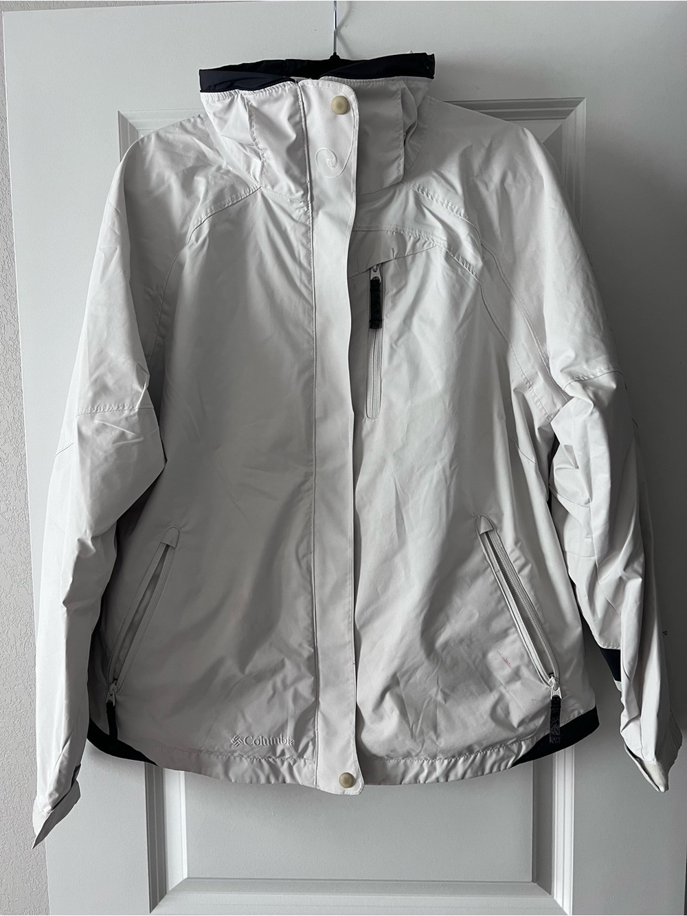 White Columbia Sportswear windbreaker jacket #outdoor